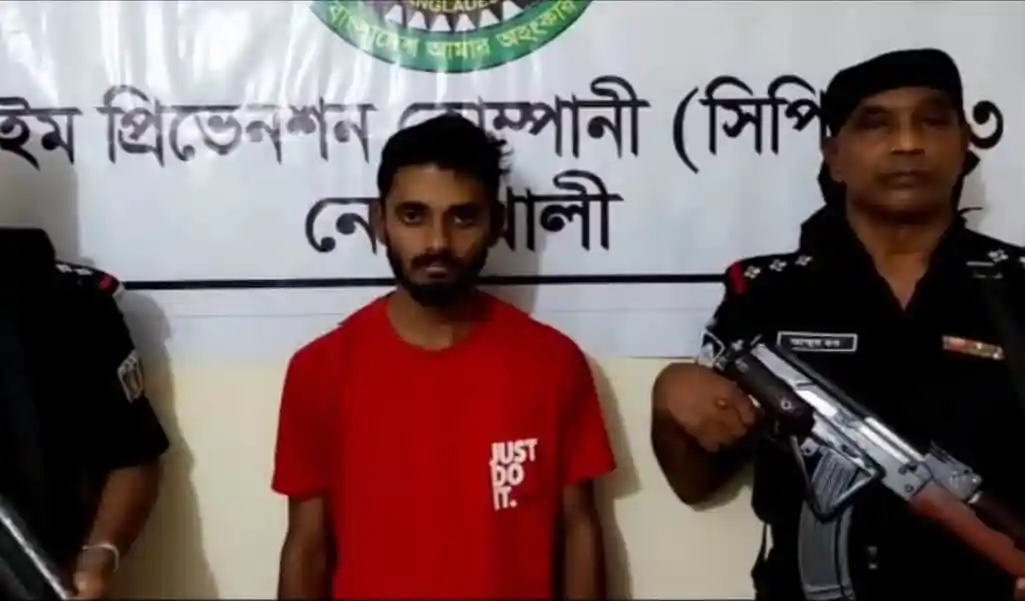 নিরাপত্তা বাহিনীর সঙ্গে আটক যুবক, লক্ষ্মীপুরে স্কুল ছাত্রীর অপহরণ ও ধর্ষণের অভিযোগ. Channel i News - চ্যানেল আই নিউজ
