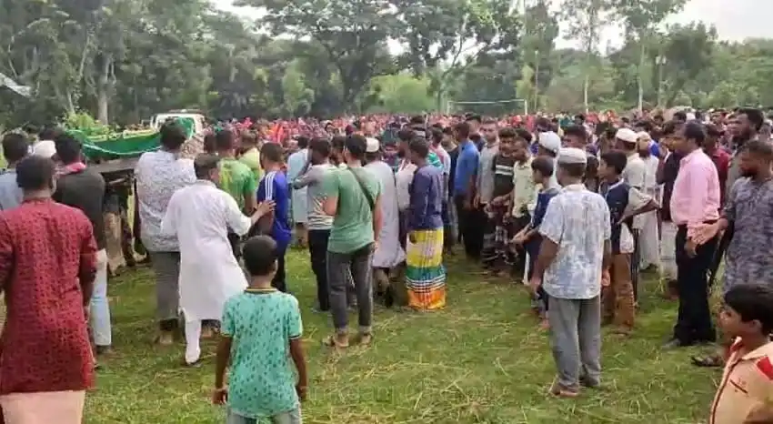 সীতাকুণ্ডের অগ্নিকাণ্ডে নিহত রানার দাফন সম্পন্ন, হাজারো মানুষ উপস্থিত. Channel i News - চ্যানেল আই নিউজ