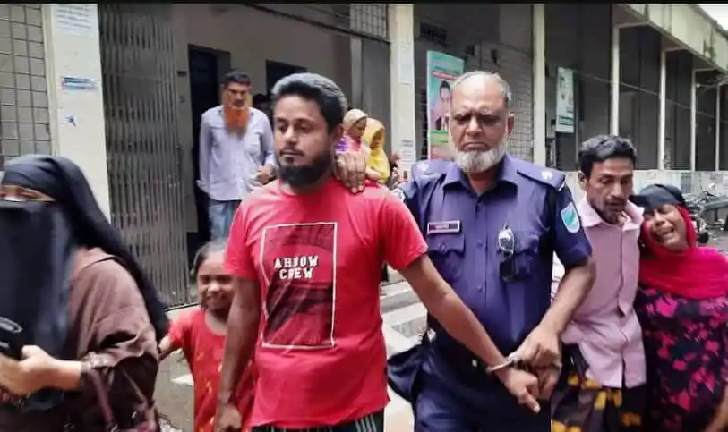 জনপ্রিয় ব্যক্তি ও পুলিশ সদস্যসহ পথচারীরা চলাচল করছে. Channel i News - চ্যানেল আই নিউজ