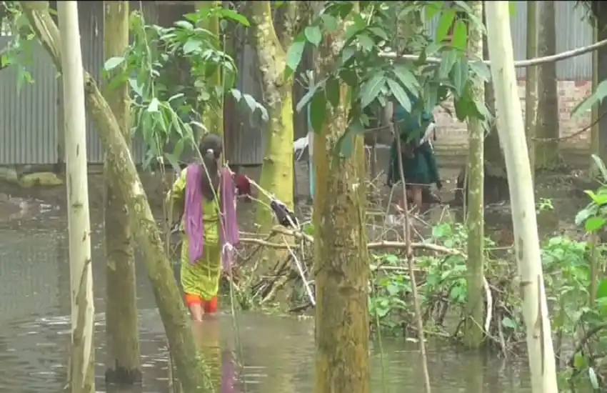 চরাঞ্চলে পানিবন্দি মানুষ, জলাবদ্ধতা ও চর্মরোগের সমস্যা. Channel i News - চ্যানেল আই নিউজ