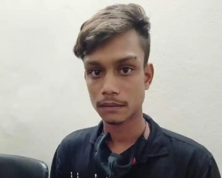 অপহরণকারী যুবকের ছবি, স্কুল ছাত্রী অপহরণের মূল হোতা আটক. Channel i News - চ্যানেল আই নিউজ