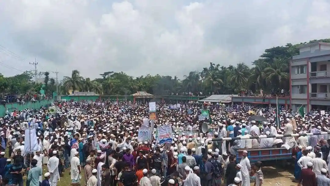 বিক্ষোভে অংশ নেওয়া মানুষের বিশাল সমাগম, বাংলাদেশ. Channel i News - চ্যানেল আই নিউজ