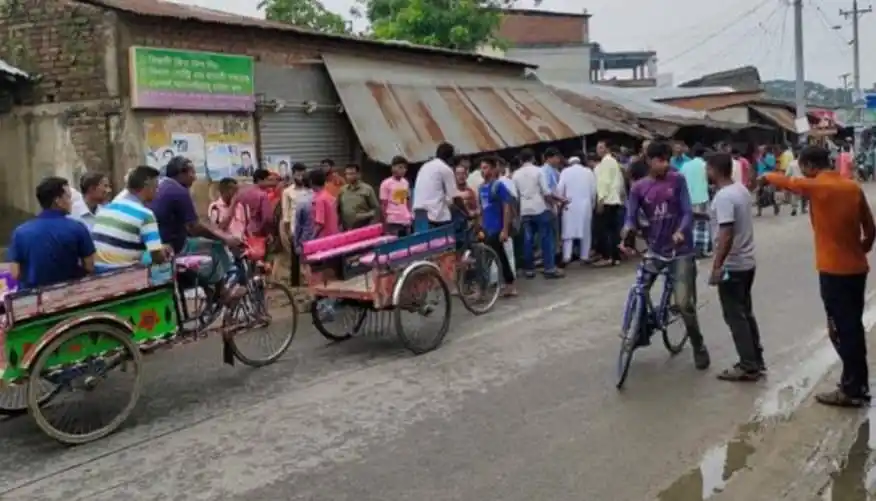 জনপ্রত্যাশী ছাত্রদের জন্য পরীক্ষার ফরম পূরণের জন্য লাইন।. Channel i News - চ্যানেল আই নিউজ