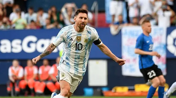 আর্জেন্টিনা তারকা ফুটবলার লিওনেল মেসি ৫ গোল করে ম্যাচে নেতৃত্ব দিচ্ছেন. Channel i News - চ্যানেল আই নিউজ