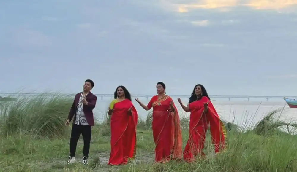 নারীরা পদ্মা সেতু নিয়ে গর্বিত, সুন্দর প্রকৃতি ও নদীর দৃশ্যের মাঝে. Channel i News - চ্যানেল আই নিউজ