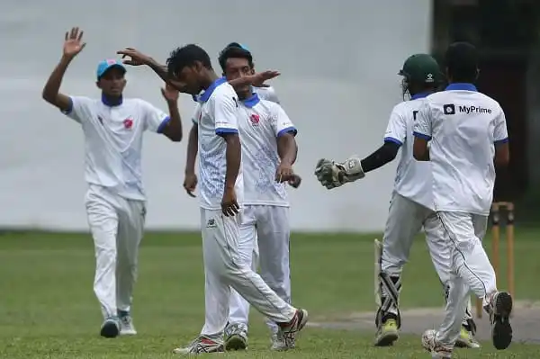 ক্রিকেট খেলোয়াড়রা মাঠে আনন্দের সাথে উদযাপন করছে।. Channel i News - চ্যানেল আই নিউজ
