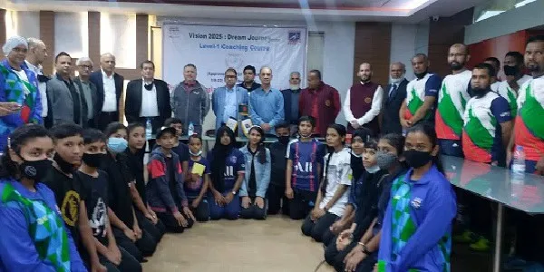 বাংলাদেশে স্কোয়াশে ১৩ জন আন্তর্জাতিক কোচের প্রশিক্ষণ সেশন. Channel i News - চ্যানেল আই নিউজ