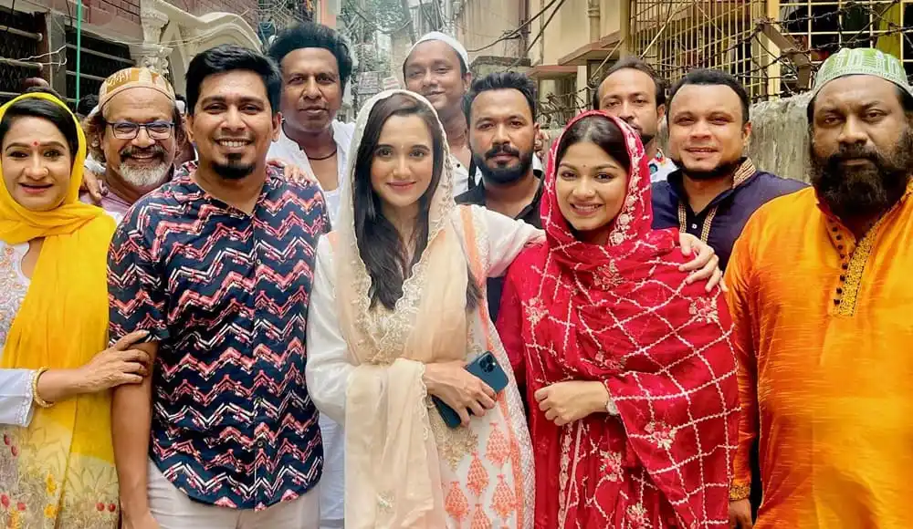 বাংলাদেশের বিভিন্ন পেশার মানুষ একসঙ্গে শুটিং সেটে. Channel i News - চ্যানেল আই নিউজ