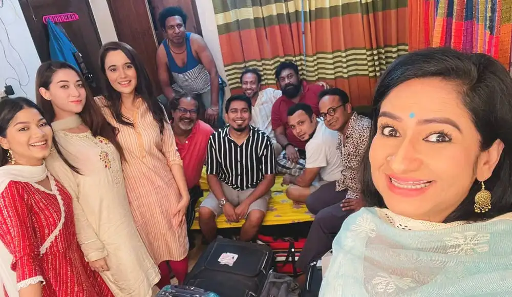 বাংলাদেশি সংবাদ ও বিনোদন সাংবাদিকদের দল ছবি. Channel i News - চ্যানেল আই নিউজ