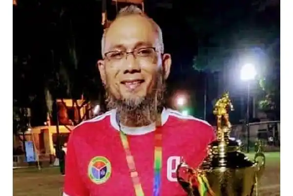 প্রসন্ন কায়সার হামিদের ভাই ববি, পুরস্কার হাতে, বাংলাদেশ. Channel i News - চ্যানেল আই নিউজ