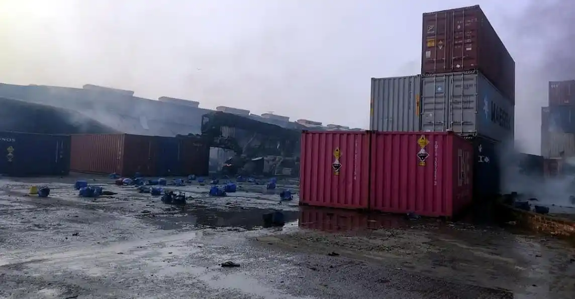 সীতাকুণ্ডে ট্রাকের সঙ্গে সংঘর্ষে ধ্বংসপ্রাপ্ত কন্টেইনার. Channel i News - চ্যানেল আই নিউজ