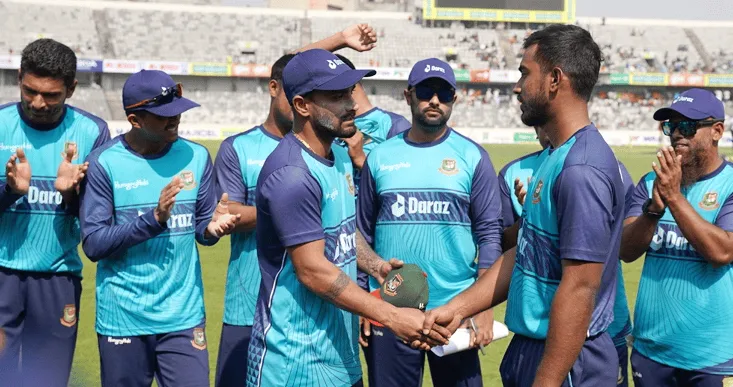 বাংলাদেশ ক্রিকেট দলের অধিনায়ক শাকিব আল হাসান ও তার সতীর্থরা মাঠে. Channel i News - চ্যানেল আই নিউজ
