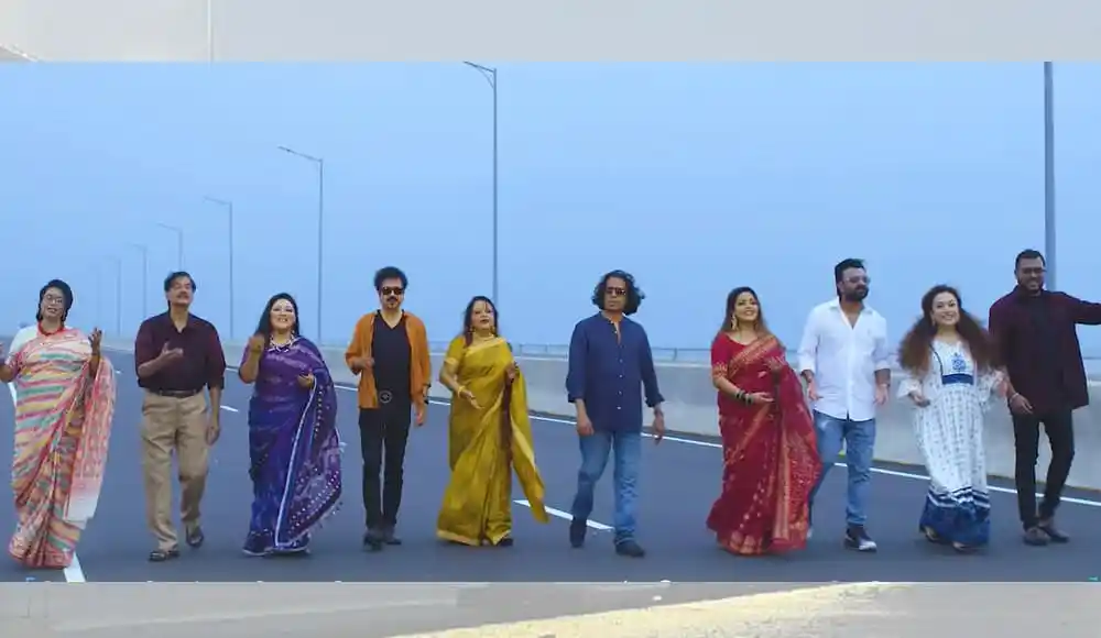 বাংলাদেশের সাংস্কৃতিক দল রাস্তায় হাঁটছে, সবাই হাসছে ও আনন্দে মেতে উঠেছে. Channel i News - চ্যানেল আই নিউজ