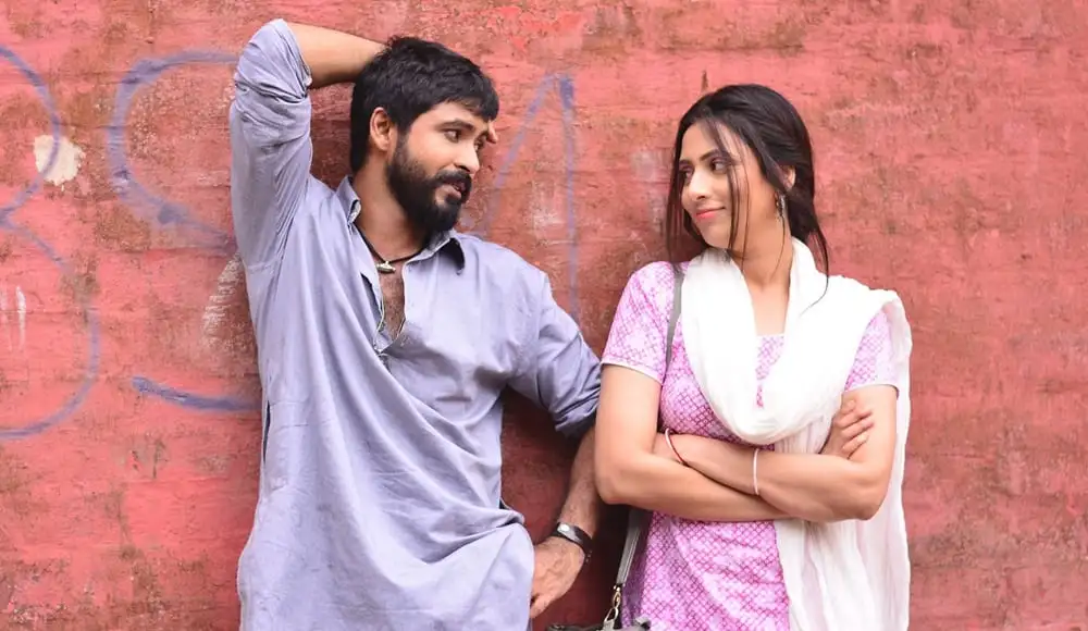 একজন পুরুষ ও একজন নারী প্রেমের গল্পে মুগ্ধতা প্রকাশ করছেন. Channel i News - চ্যানেল আই নিউজ