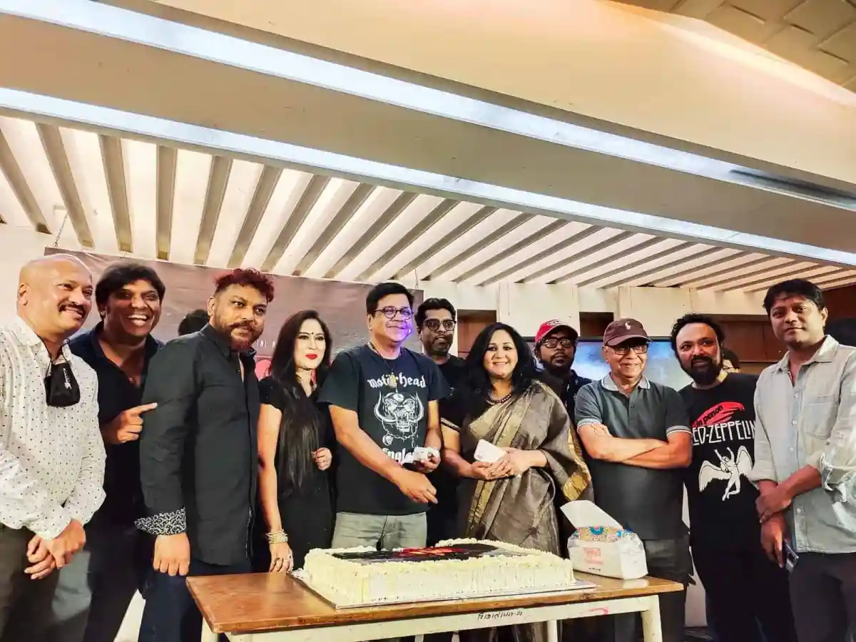 নতুন পরিচয়ে তমাল, বন্ধু ও পরিবারের সঙ্গে উদযাপন. Channel i News - চ্যানেল আই নিউজ