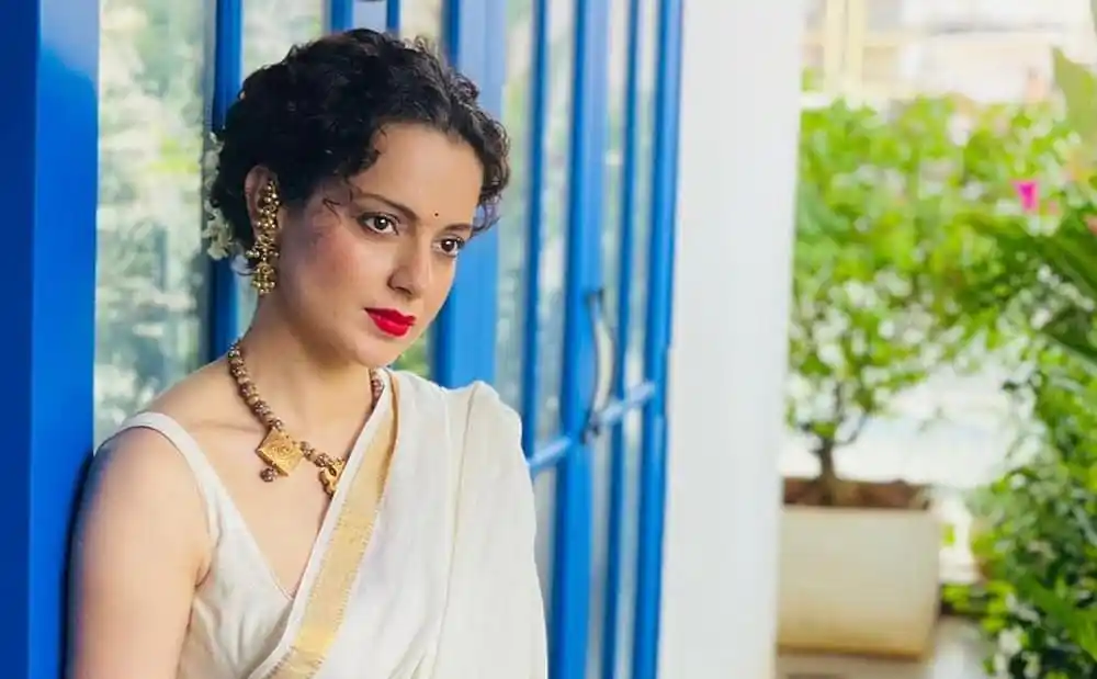 কঙ্গনা রনৌত নিজেকে 'বক্স অফিসে কুইন' বলছেন, পোজ দিচ্ছেন।. Channel i News - চ্যানেল আই নিউজ