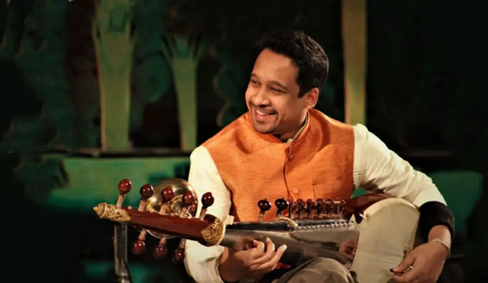 সিরাজ আলী খান সরোদ বাজাচ্ছেন, বাংলার সাংস্কৃতিক পরিবেশে. Channel i News - চ্যানেল আই নিউজ
