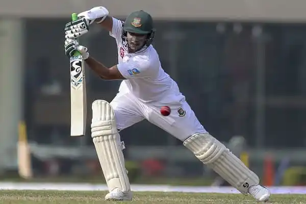 বাংলাদেশের ক্রিকেটার সাকিব আল হাসান ব্যাটিং করছেন. Channel i News - চ্যানেল আই নিউজ