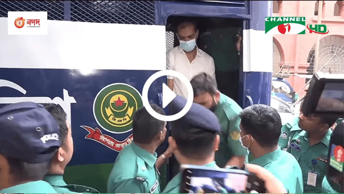 অভিযুক্ত ওসি প্রদীপের সঙ্গে পুলিশ ও সাংবাদিকরা, কারাগারে নেওয়া হচ্ছে. Channel i News - চ্যানেল আই নিউজ