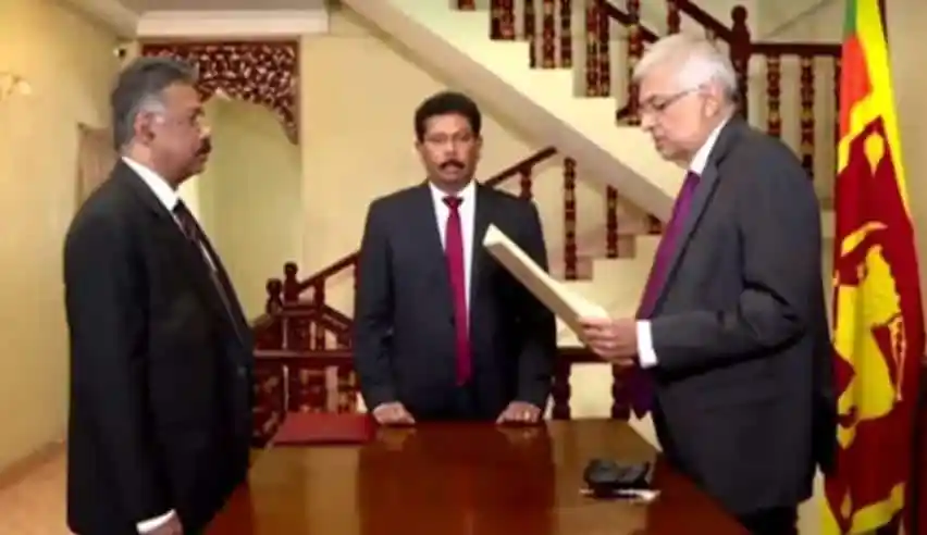 শ্রীলঙ্কায় ভারপ্রাপ্ত প্রেসিডেন্ট হিসেবে শপথ গ্রহণের দৃশ্য. Channel i News - চ্যানেল আই নিউজ