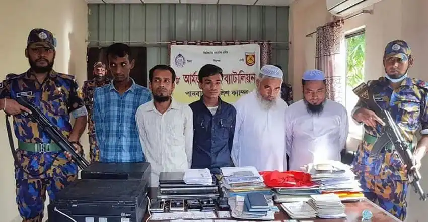 রোহিঙ্গা ক্যাম্পে এনআইডি তৈরির জন্য ধৃত ব্যক্তিরা, পুলিশ ও আইনশৃঙ্খলা বাহিনী উপস্থিত. Channel i News - চ্যানেল আই নিউজ