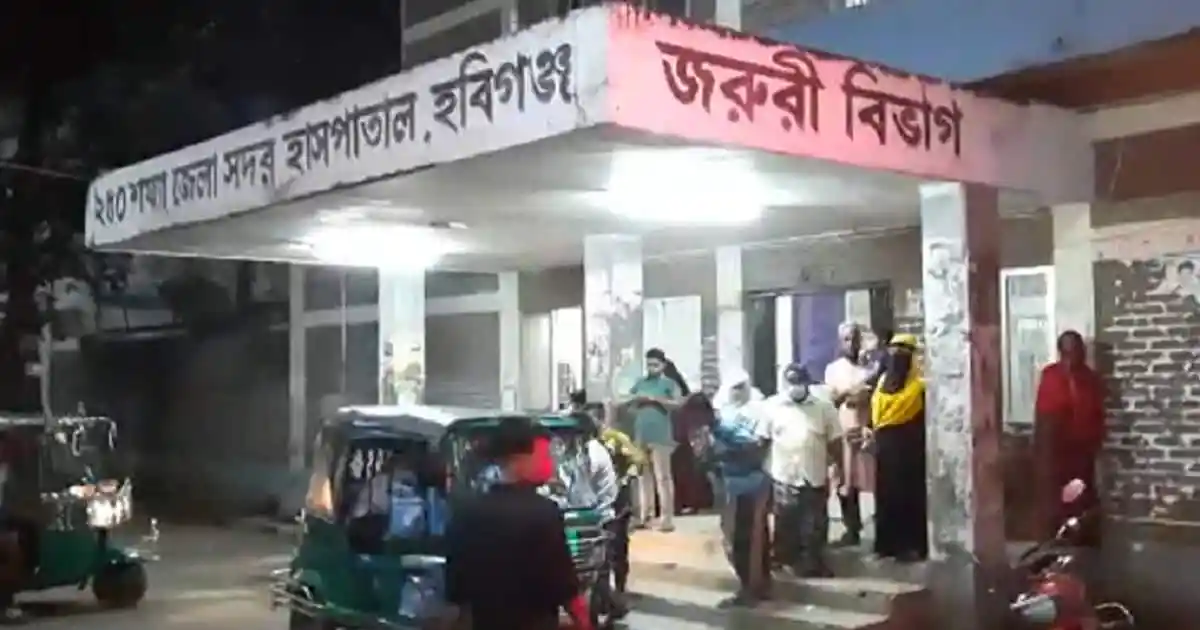 খুলনা সদর হাসপাতালের জরুরি বিভাগে রোগী ও স্বজনরা ভিড়।. Channel i News - চ্যানেল আই নিউজ