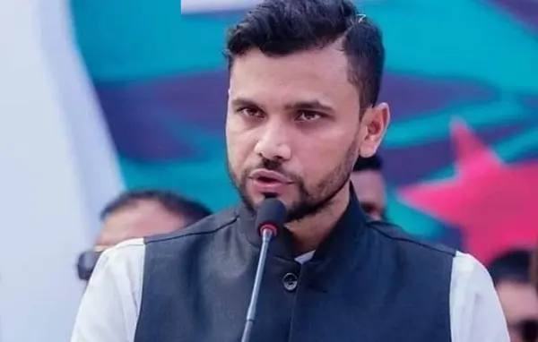 বাংলাদেশি যুবক পেছন থেকে আঘাতের বিরুদ্ধে বক্তৃতা দিচ্ছেন. Channel i News - চ্যানেল আই নিউজ
