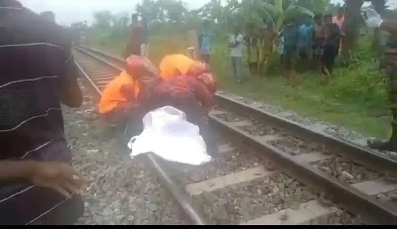জয়পুরহাটে ট্রেনের ধাক্কায় অজ্ঞাত যুবকের মৃত্যু, উদ্ধার কাজ চলছে. Channel i News - চ্যানেল আই নিউজ