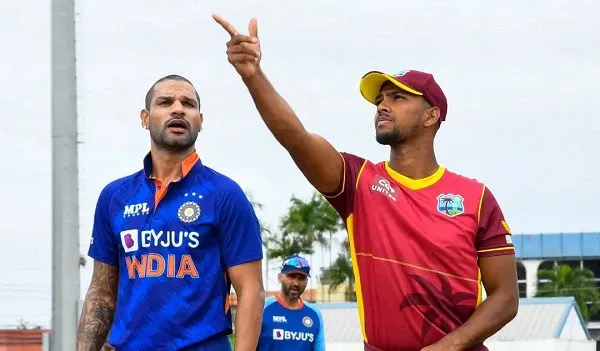 ভারত ও পশ্চিমবঙ্গ দলের ক্রিকেটাররা মাঠে আলোচনা করছে. Channel i News - চ্যানেল আই নিউজ