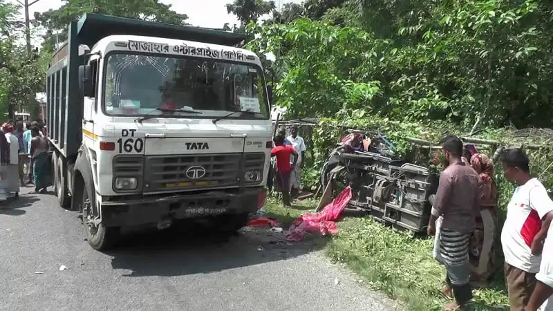 রংপুরে ট্রাকের চাপায় অটোরিক্সার চালকসহ ৫ জনের মৃত্যু, দুর্ঘটনা. Channel i News - চ্যানেল আই নিউজ