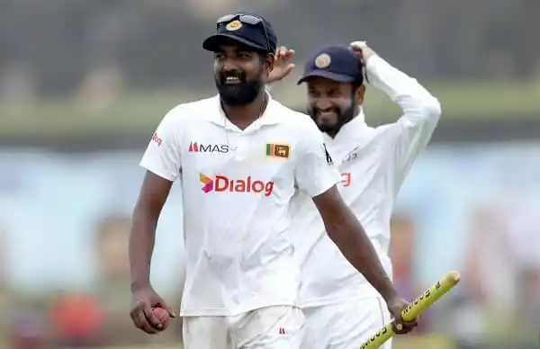 শ্রীলঙ্কার ক্রিকেটাররা জয়ের উদযাপন করছে, মাঠে হাসি ও আনন্দ।. Channel i News - চ্যানেল আই নিউজ