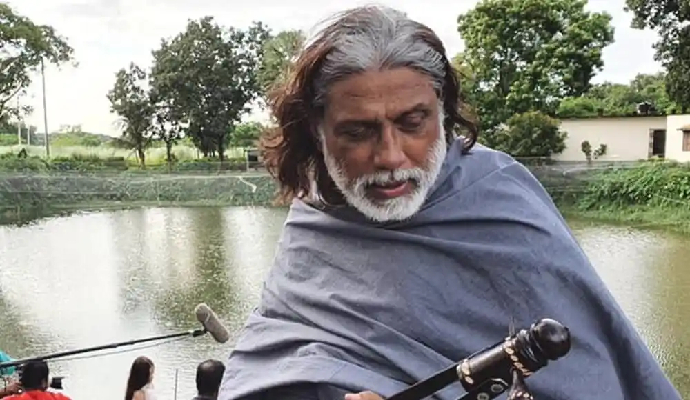 প্রকৃতি ও জীবনশৈলী চিত্র, পুরুষের ছবি, নদীর পাশে বসে. Channel i News - চ্যানেল আই নিউজ