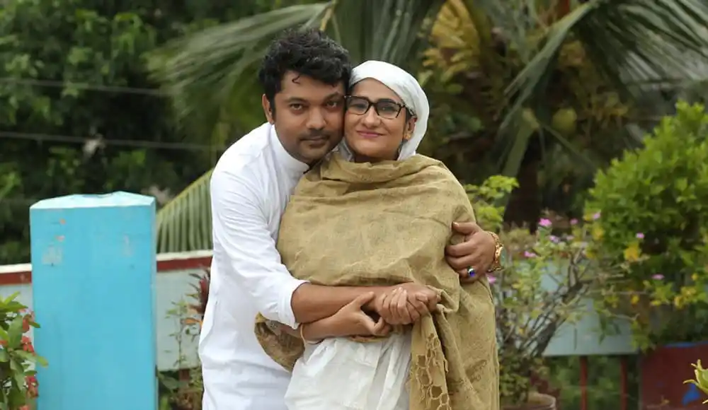 মনিরা মিঠু ও শাহরিয়ার নাজিম জয় একসঙ্গে হাসিমুখে ছবি. Channel i News - চ্যানেল আই নিউজ