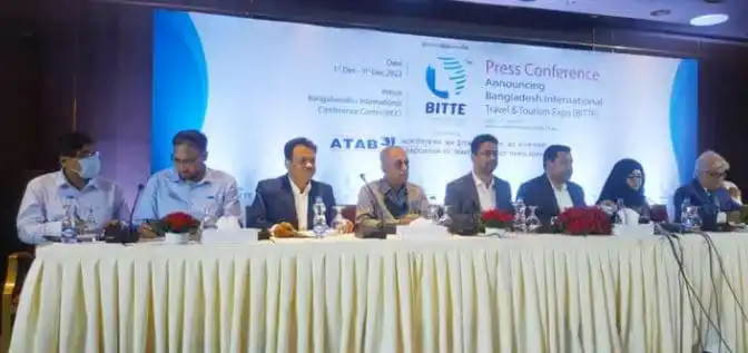 বাংলাদেশের পর্যটন ও ট্রাভেল ইভেন্টে অংশগ্রহণকারীরা সংবাদ সম্মেলনে বসেছেন. Channel i News - চ্যানেল আই নিউজ