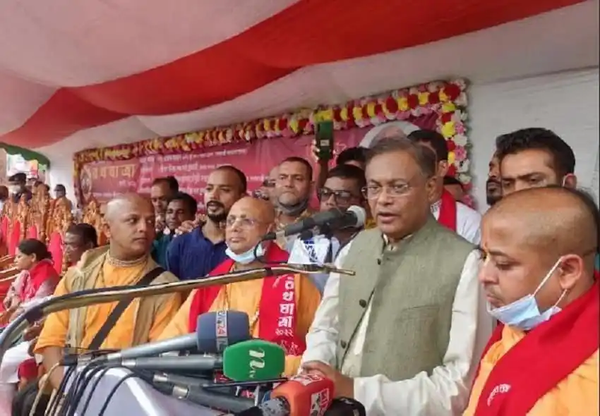 তথ্যমন্ত্রী জনসভায় ভাষণ দিচ্ছেন, উপস্থিত নেতাকর্মী ও সাংবাদিকরা পাশে. Channel i News - চ্যানেল আই নিউজ