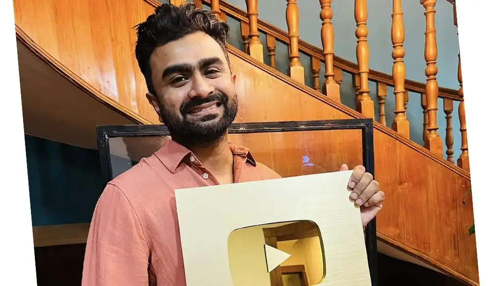 ইমরান গোল্ড প্লে বাটন হাতে নিয়ে আনন্দিত. Channel i News - চ্যানেল আই নিউজ
