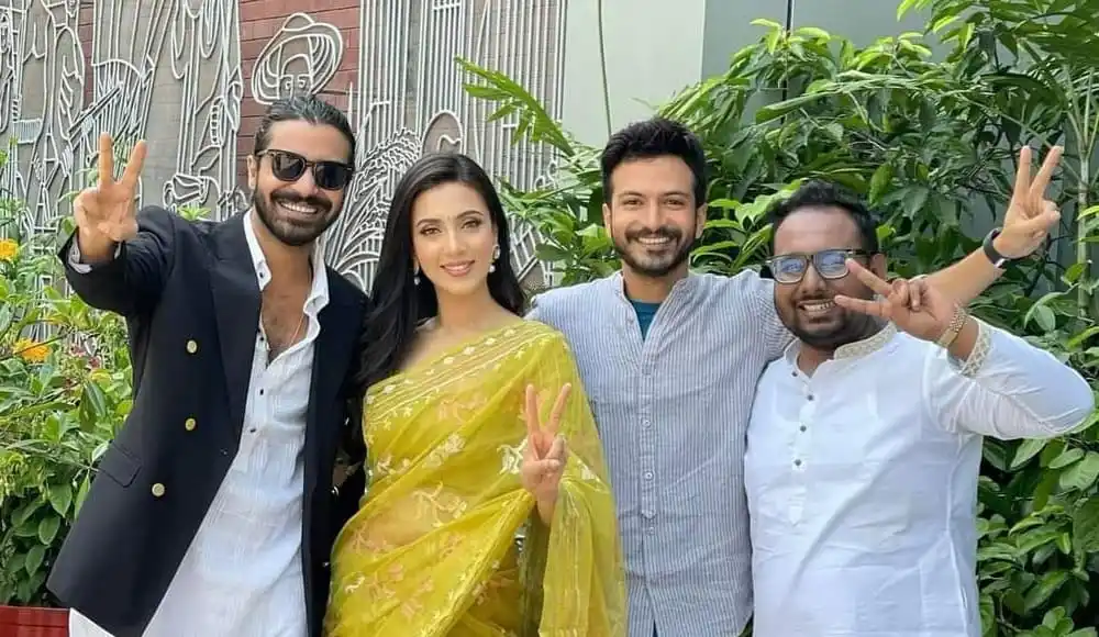 পরাণ সিনেমার অভিনেতা ও অভিনেত্রীরা শুভেচ্ছা জানাচ্ছেন. Channel i News - চ্যানেল আই নিউজ