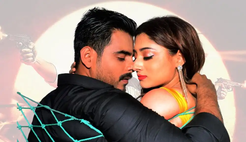 প্রেমিক ও প্রেমিকা কাছাকাছি থাকছেন, চোখে চোখ মিলিয়ে. Channel i News - চ্যানেল আই নিউজ