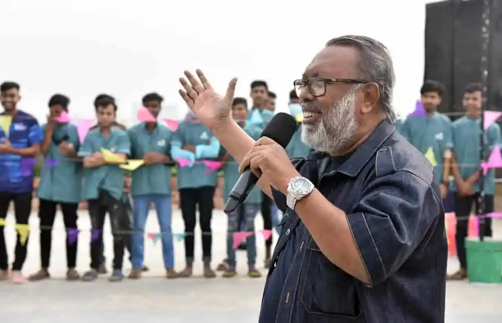 শ্রমিকদের ঈদ উদযাপনে বক্তা ও শ্রমিকরা উপস্থিত. Channel i News - চ্যানেল আই নিউজ