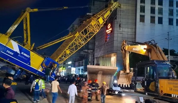গার্ডার পড়ে দুর্ঘটনায় নির্মাণ শ্রমিক ও শ্রমিকরা আহত. Channel i News - চ্যানেল আই নিউজ