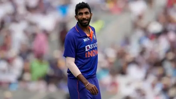 ভারতীয় ক্রিকেটার রোহিত শর্মা মাঠে হাসিমুখে দাঁড়িয়ে. Channel i News - চ্যানেল আই নিউজ