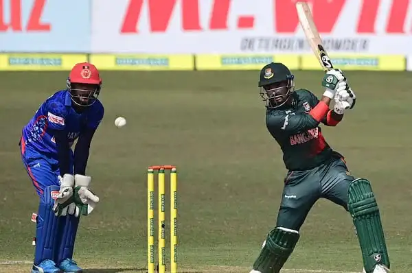 বাংলাদেশের ক্রিকেটার আফগানিস্তানের বিপক্ষে এশিয়া কাপ ম্যাচে ব্যাটিং করছেন. Channel i News - চ্যানেল আই নিউজ