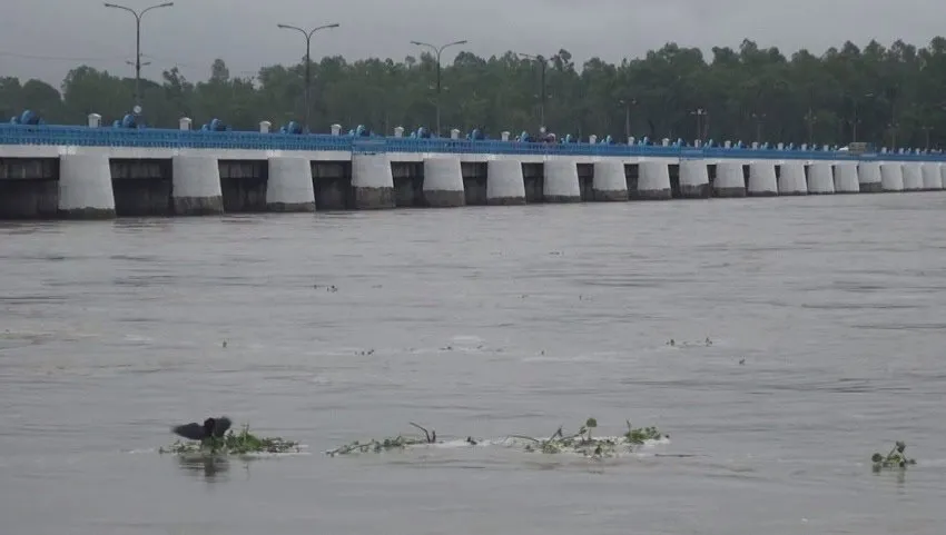 লালমনিরহাটের নিম্নাঞ্চলে বন্যার পানি প্রবাহিত হচ্ছে. Channel i News - চ্যানেল আই নিউজ