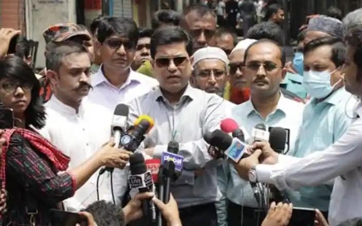 চকবাজারের পুড়ে যাওয়া রেস্টুরেন্টের বিষয়ে সাংবাদিকদের সঙ্গে তাপসের আলোচনা. Channel i News - চ্যানেল আই নিউজ