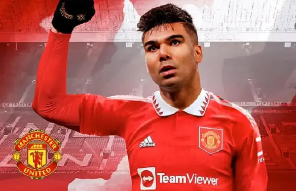 ম্যানচেস্টার ইউনাইটেডের খেলোয়াড়ের ছবি, জার্সিতে উত্থিত হাত. Channel i News - চ্যানেল আই নিউজ