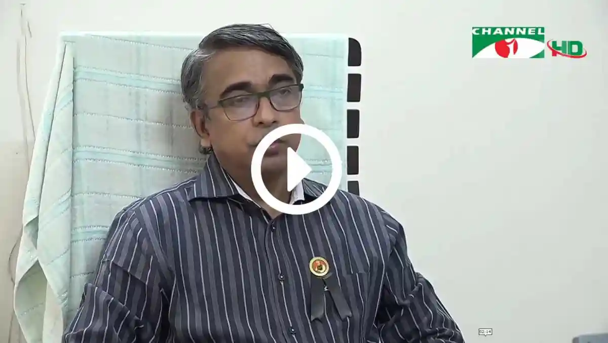 বাংলাদেশের একজন সরকারি কর্মকর্তা সাক্ষাৎকার দিচ্ছেন।. Channel i News - চ্যানেল আই নিউজ