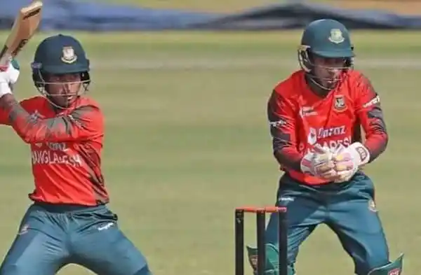 বাংলাদেশ ক্রিকেটাররা মাঠে ব্যাটিং ও উইকেটকিপিং করছেন. Channel i News - চ্যানেল আই নিউজ