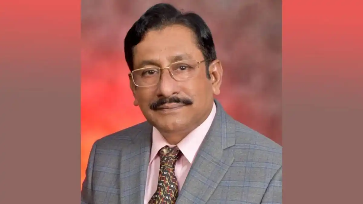 বাংলাদেশের একজন প্রফেসর ও উপাচার্য, পরিপাটি পোষাক পরিহিত।. Channel i News - চ্যানেল আই নিউজ