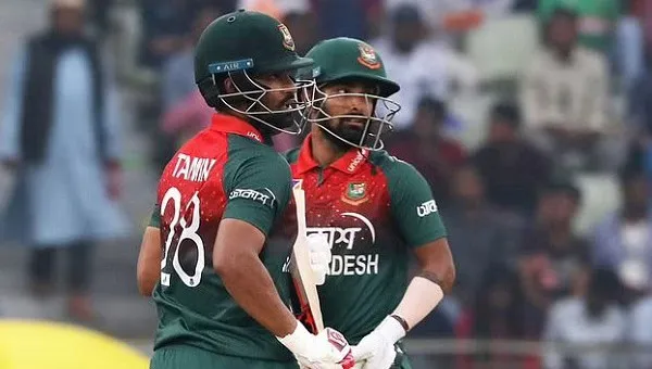 বাংলাদেশ ক্রিকেটাররা মাঠে ব্যাটিং প্রস্তুতি নিচ্ছেন. Channel i News - চ্যানেল আই নিউজ