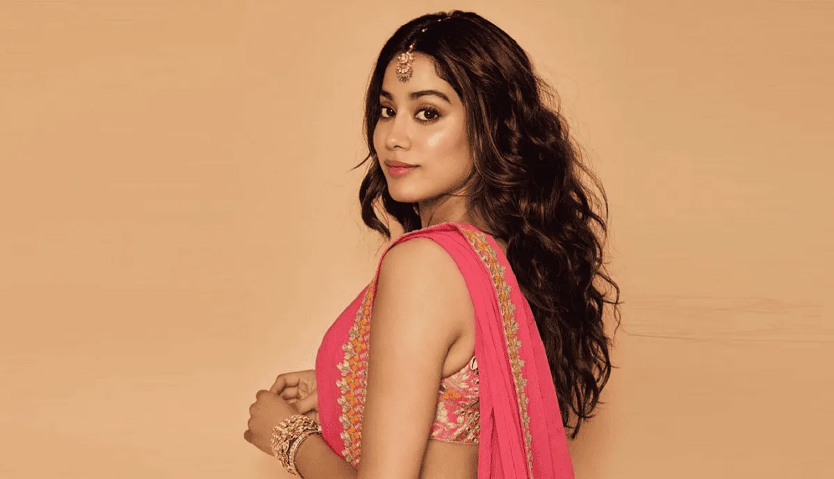 জাহ্নবী কাপড় পরে সুন্দর পোজ দিয়ে ছবি তুলেছেন।. Channel i News - চ্যানেল আই নিউজ
